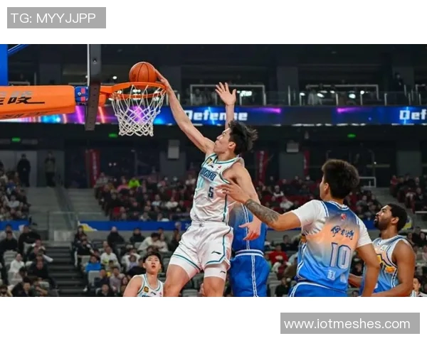 拓媒晒奥尼尔科比合照调侃杨瀚森与布雷克韦斯利的奇妙对比