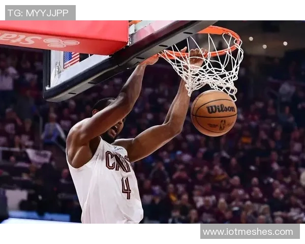 小莫布里半场表现出色7投3中贡献11分3篮板2助攻2盖帽 小莫布里半场表现出色7投3中贡献11分3篮板2助攻2盖帽