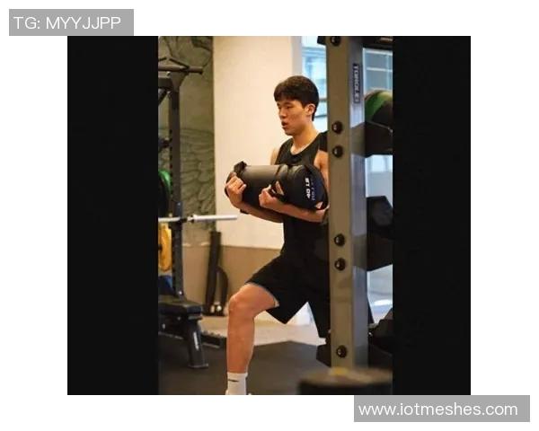 罗威称赞杨瀚森训练表现出色竞争对手的认可让人刮目相看