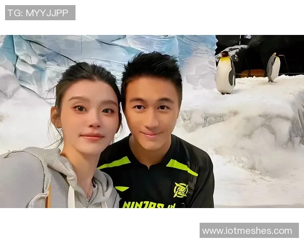 嫂子颜值爆表何猷君携妻儿共庆揭幕战与孩子生日欢乐时光 嫂子颜值爆表何猷君携妻儿共庆揭幕战与孩子生日欢乐时光