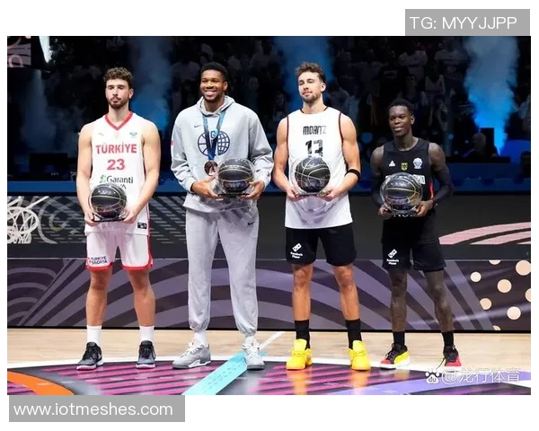 申京生涯第11场比赛创佳绩30分10板5助仅次于哈登和大梦成为队史第三多 申京生涯第11场比赛创佳绩30分10板5助仅次于哈登和大梦成为队史第三多