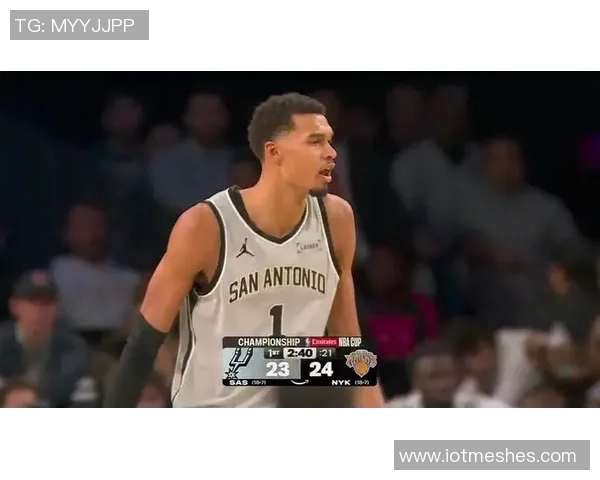 维金斯突破禁区高打板文班亚马展现超凡身高送出精彩钉板大帽 维金斯突破禁区高打板文班亚马展现超凡身高送出精彩钉板大帽