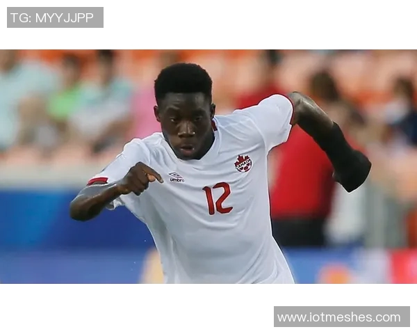 戴维斯恢复训练进展顺利预计很快回归拜仁合练