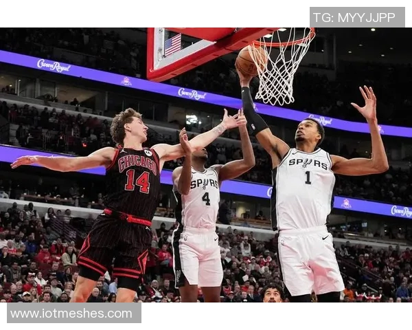 文班的强力冲击让科内特惊叹他或将蜕变为篮球场上的怪兽 文班的强力冲击让科内特惊叹他或将蜕变为篮球场上的怪兽