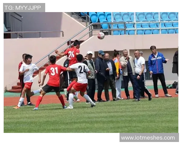 文班受伤期间积极参与球迷组织助威训练效仿欧洲足球精神