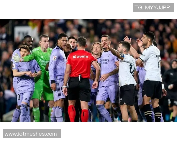 科贝尔失误致小贝林厄姆被断球后红牌离场引发争议 科贝尔失误致小贝林厄姆被断球后红牌离场引发争议