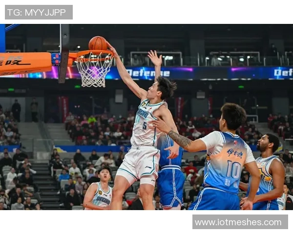 罗威飚中三分再度坐第一排杨瀚森与队友们欢乐庆祝瞬间回顾