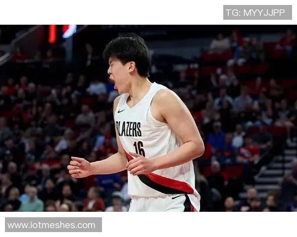 杨瀚森精彩单打尤班克斯背运转身动作大个子难以企及的绝技