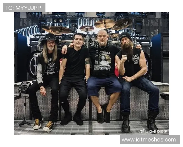 邮报报道石玫瑰乐队贝斯手马尼去世终生红魔球迷享年63岁